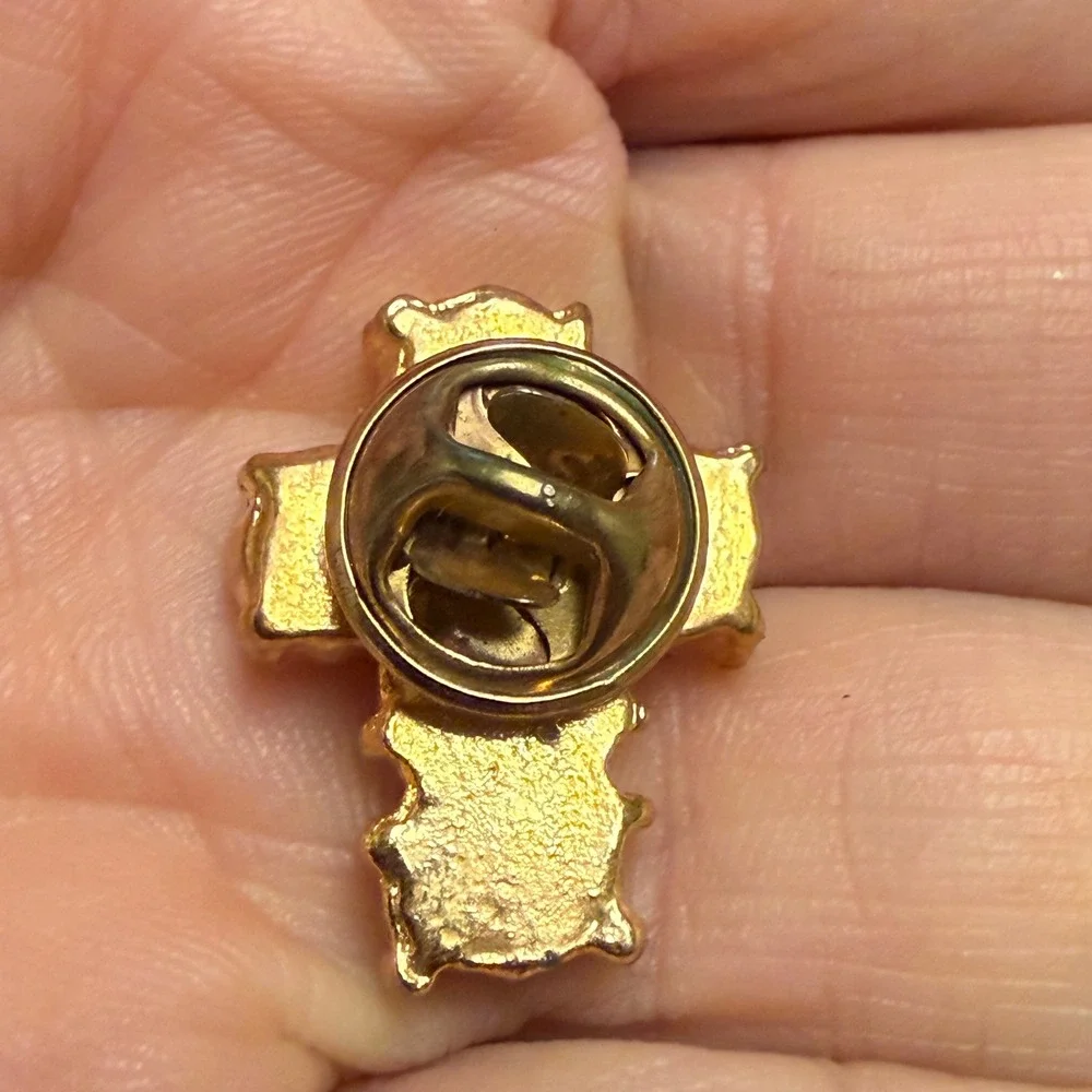 Vintage Gold Tone‎ Multicolor Rhinestone Cross Lapel Pin Religious Faith Jewelry